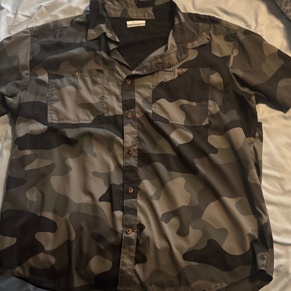 Columbia Men's Green Camouflage Button-Down Shirt